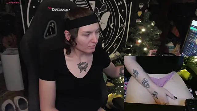 Snapshot of BrandiWRLD_999 chatting on January 27, 12:33 am BrandiWRLD 999 online show from January 27, 12:33 am