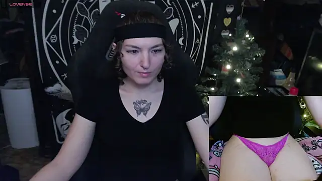 Snapshot of BrandiWRLD_999 chatting on February 3, 5:24 pm BrandiWRLD 999 online show from February 3, 5:24 pm