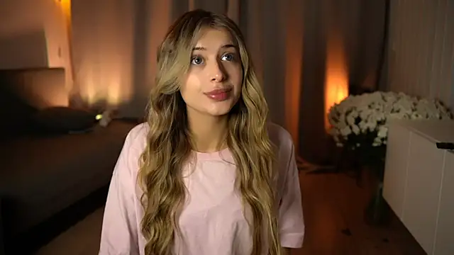 Snapshot of elisa_moon chatting on December 2, 2:41 pm elisa moon online show from December 2, 2:41 pm