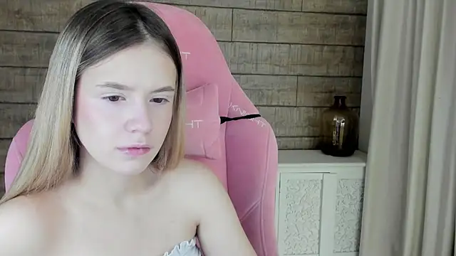 MilanaBalmain online show from November 22, 4:22 am