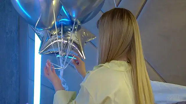 MilanaBalmain online show from April 22, 4:30 pm