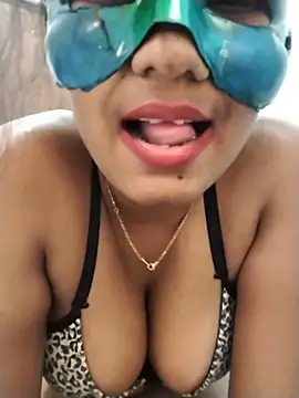 Snapshot of Zaraangle chatting on June 3, 11:46 am Zaraangle online show from June 3, 11:46 am