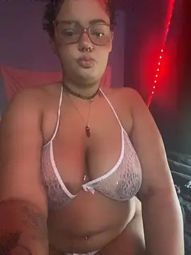 Snapshot of y0urlilgf chatting on March 27, 5:56 pm y0urlilgf online show from March 27, 5:56 pm