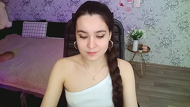 Snapshot of annie_shine chatting on January 7, 2:10 am annie shine online show from January 7, 2:10 am