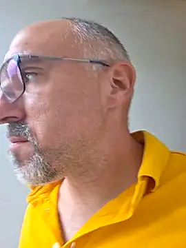 Snapshot of Crosss-23cm chatting on October 13, 12:05 pm Crosss-23cm online show from October 13, 12:05 pm