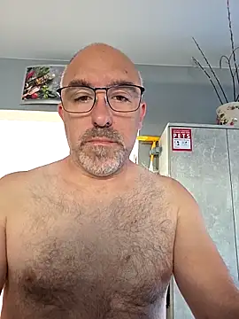 Snapshot of Crosss-23cm chatting on May 8, 7:57 am Crosss-23cm online show from May 8, 7:57 am