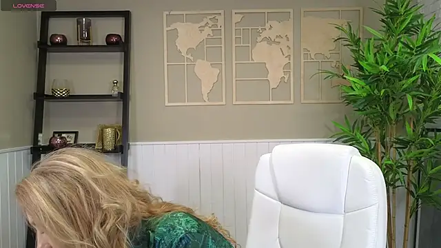 LadyLeea online show from February 5, 5:30 am