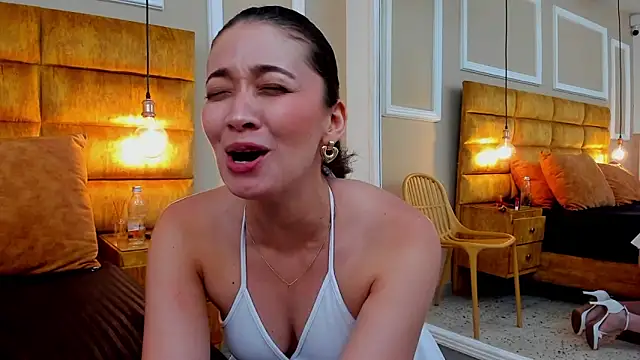 Snapshot of adarussell chatting on January 24, 4:06 pm adarussell online show from January 24, 4:06 pm