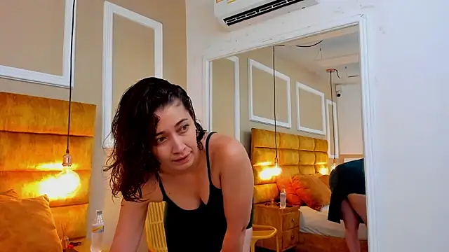 Snapshot of adarussell chatting on January 28, 1:05 pm adarussell online show from January 28, 1:05 pm