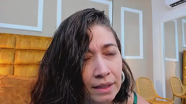 Snapshot of adarussell chatting on March 17, 1:08 pm adarussell online show from March 17, 1:08 pm