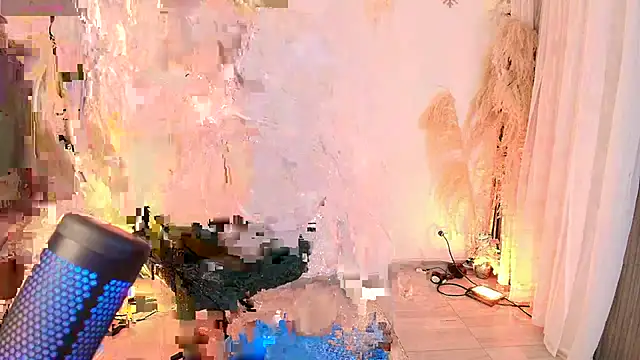 Snapshot of Ladydream1 chatting on December 2, 3:23 am Ladydream1 online show from December 2, 3:23 am