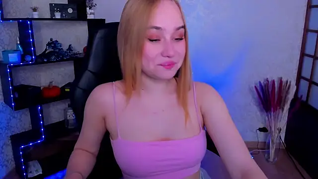 Snapshot of LianaBright chatting on December 2, 1:58 am LianaBright online show from December 2, 1:58 am