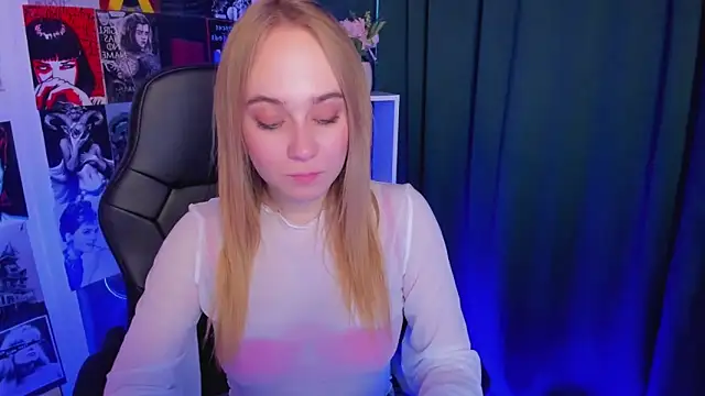 Snapshot of LianaBright chatting on December 28, 2:54 am LianaBright online show from December 28, 2:54 am