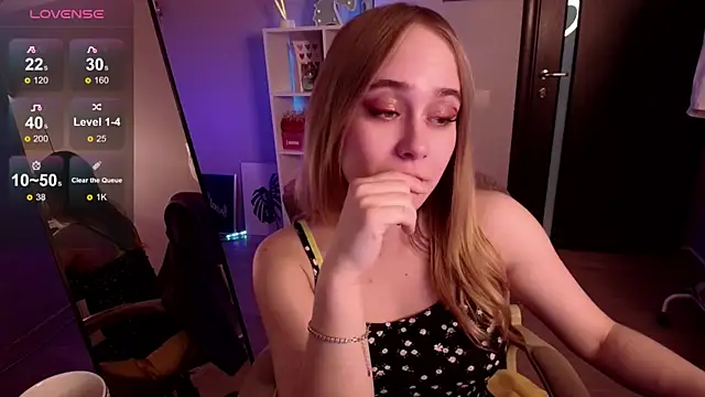 Snapshot of LianaBright chatting on December 29, 5:42 am LianaBright online show from December 29, 5:42 am