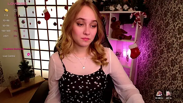 Snapshot of LianaBright chatting on January 5, 7:49 am LianaBright online show from January 5, 7:49 am