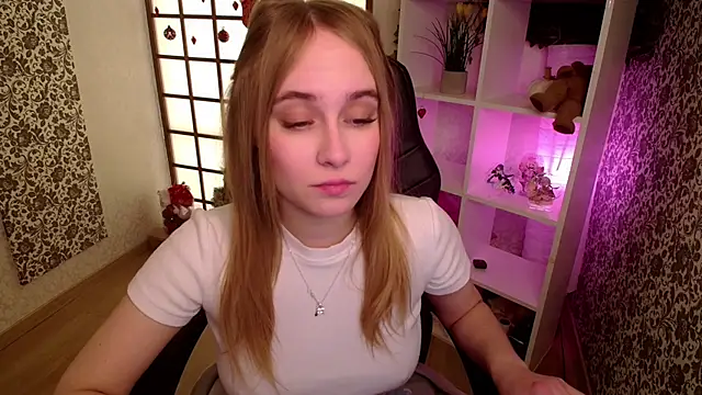 Snapshot of LianaBright chatting on January 23, 2:02 am LianaBright online show from January 23, 2:02 am