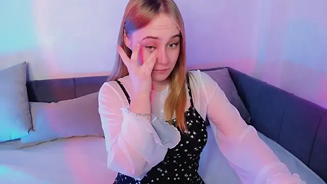 Snapshot of LianaBright chatting on January 31, 5:51 am LianaBright online show from January 31, 5:51 am