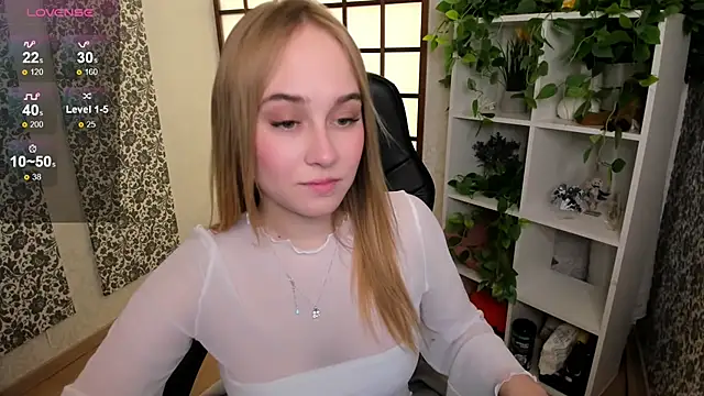 Snapshot of LianaBright chatting on February 3, 2:14 am LianaBright online show from February 3, 2:14 am