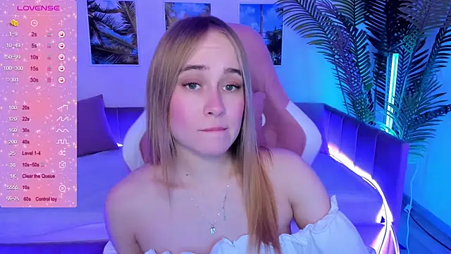 Snapshot of LianaBright chatting on February 4, 9:17 am LianaBright online show from February 4, 9:17 am