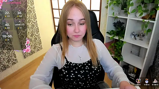 Snapshot of LianaBright chatting on February 6, 3:48 am LianaBright online show from February 6, 3:48 am