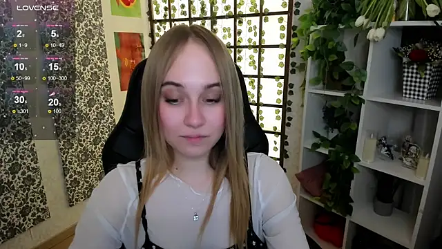 Snapshot of LianaBright chatting on March 10, 5:22 am LianaBright online show from March 10, 5:22 am