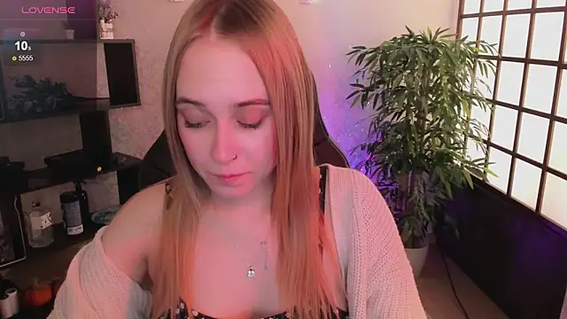 Snapshot of LianaBright chatting on March 22, 2:05 am LianaBright online show from March 22, 2:05 am