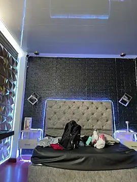 Paloma  LS online show from April 22, 4:30 pm