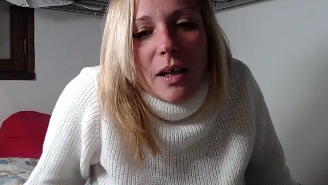 Snapshot of Doucelouve9 chatting on January 6, 5:27 pm Doucelouve9 online show from January 6, 5:27 pm