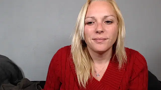 Snapshot of Doucelouve9 chatting on February 10, 5:17 pm Doucelouve9 online show from February 10, 5:17 pm