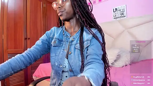 Snapshot of CoccoBele69 chatting on December 7, 3:36 am CoccoBele69 online show from December 7, 3:36 am