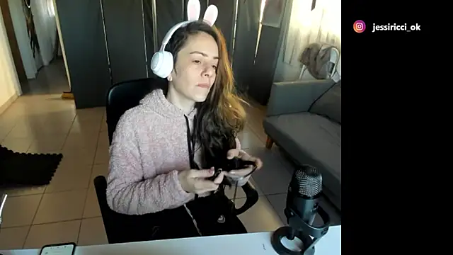 Snapshot of jessiburningheels chatting on March 12, 11:09 am jessiburningheels online show from March 12, 11:09 am