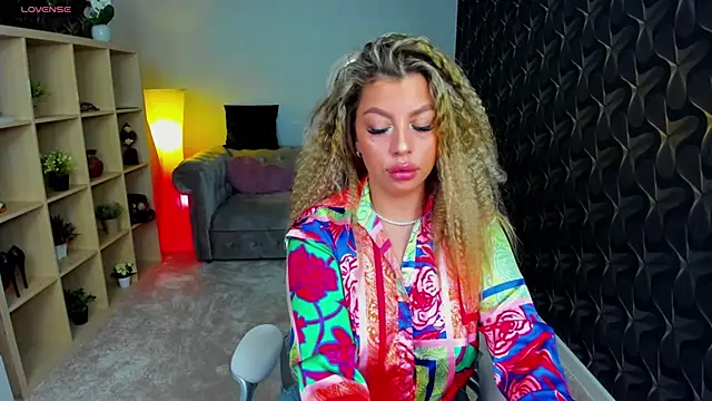 nicolee   19 online show from March 7, 6:54 pm