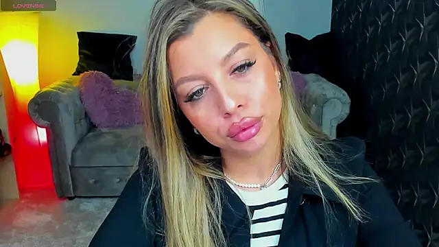 nicolee   19 online show from March 11, 7:25 pm