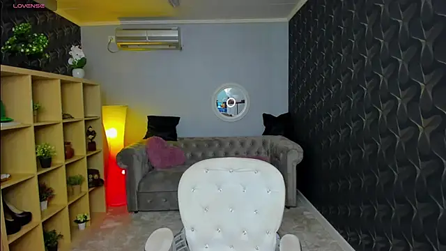 nicolee   19 online show from March 17, 8:40 pm