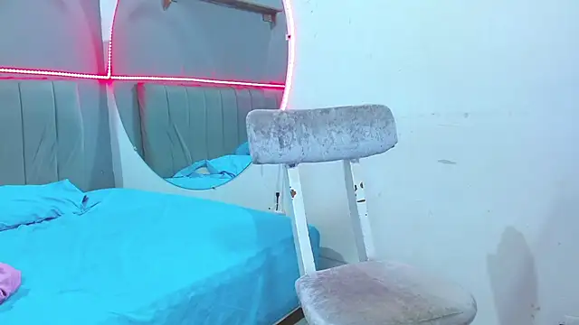 minimi naty online show from December 5, 8:00 pm