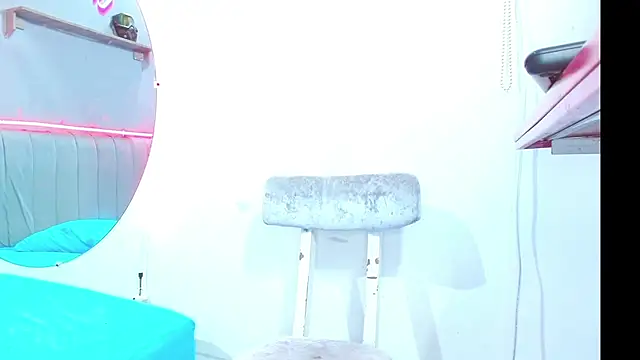 minimi naty online show from December 15, 10:26 pm