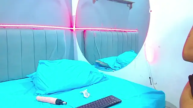 minimi naty online show from December 19, 10:21 pm