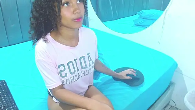 minimi naty online show from January 31, 10:10 pm