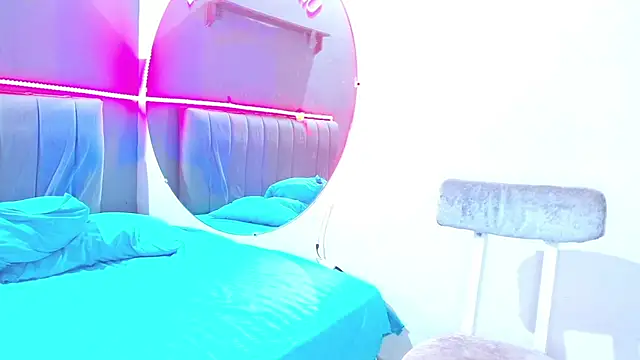 minimi naty online show from February 10, 10:30 pm