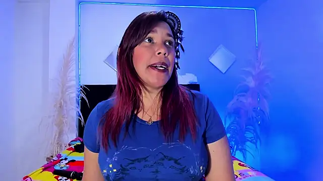 Hannahoney  online show from January 24, 7:07 pm