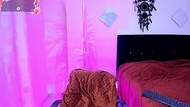 Hannahoney  online show from March 4, 11:40 am