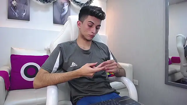 MrWilliseo online show from December 17, 11:27 pm