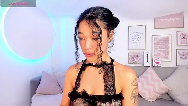 Snapshot of Crystal_Dluna chatting on February 1, 12:37 pm Crystal Dluna online show from February 1, 12:37 pm