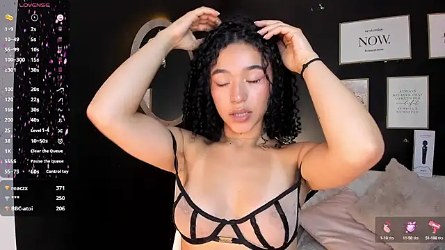 Snapshot of Crystal_Dluna chatting on February 26, 8:11 pm Crystal Dluna online show from February 26, 8:11 pm
