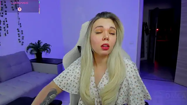 whoa-hoa-hoa-hoa-hoa online show from November 29, 3:15 pm