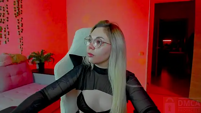 whoa-hoa-hoa-hoa-hoa online show from December 1, 6:57 pm