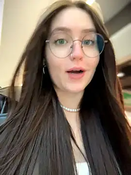 meow girl online show from April 8, 3:01 pm