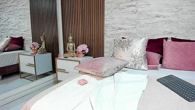 Snapshot of MadisonHunter2024 chatting on January 19, 1:43 am MadisonHunter2024 online show from January 19, 1:43 am