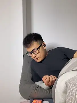 Snapshot of lixiaoshuai8 chatting on March 8, 2:19 pm lixiaoshuai8 online show from March 8, 2:19 pm