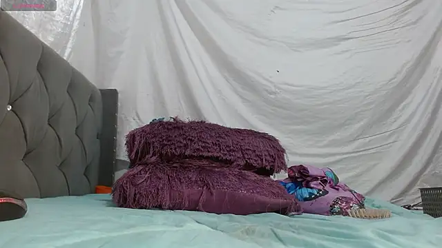 Snapshot of imtiffany_w chatting on March 7, 3:28 pm imtiffany w online show from March 7, 3:28 pm